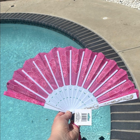 Elegant Pink Hand Fan with Gold Flowers - Picture 2 of 4